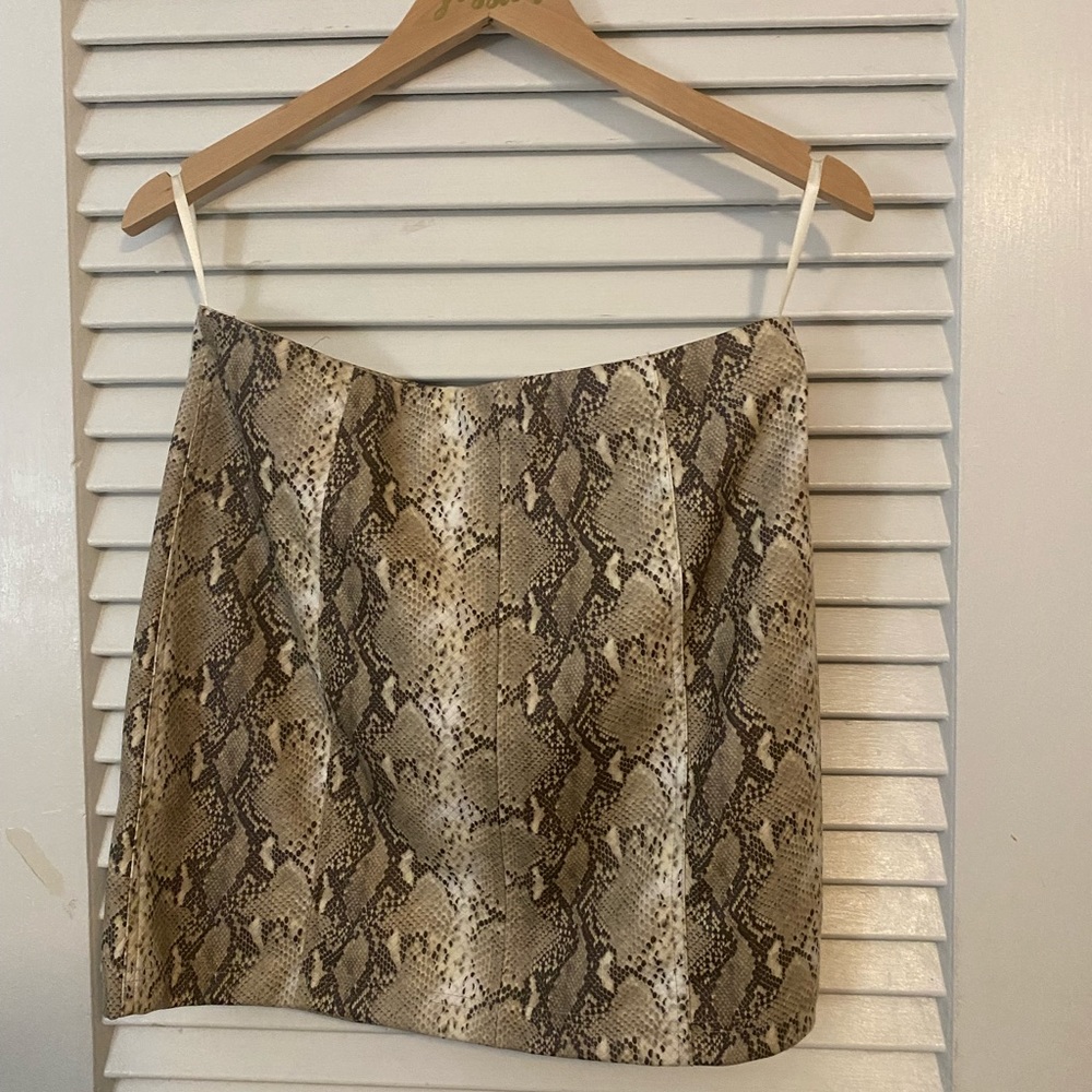 Faux snake leather skit